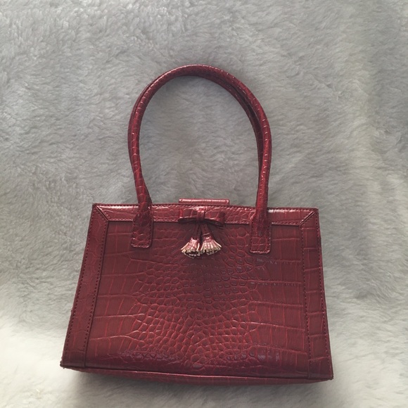 Burgundy/Red “Crocodile” Liz Claiborne Purse. - Picture 2 of 8